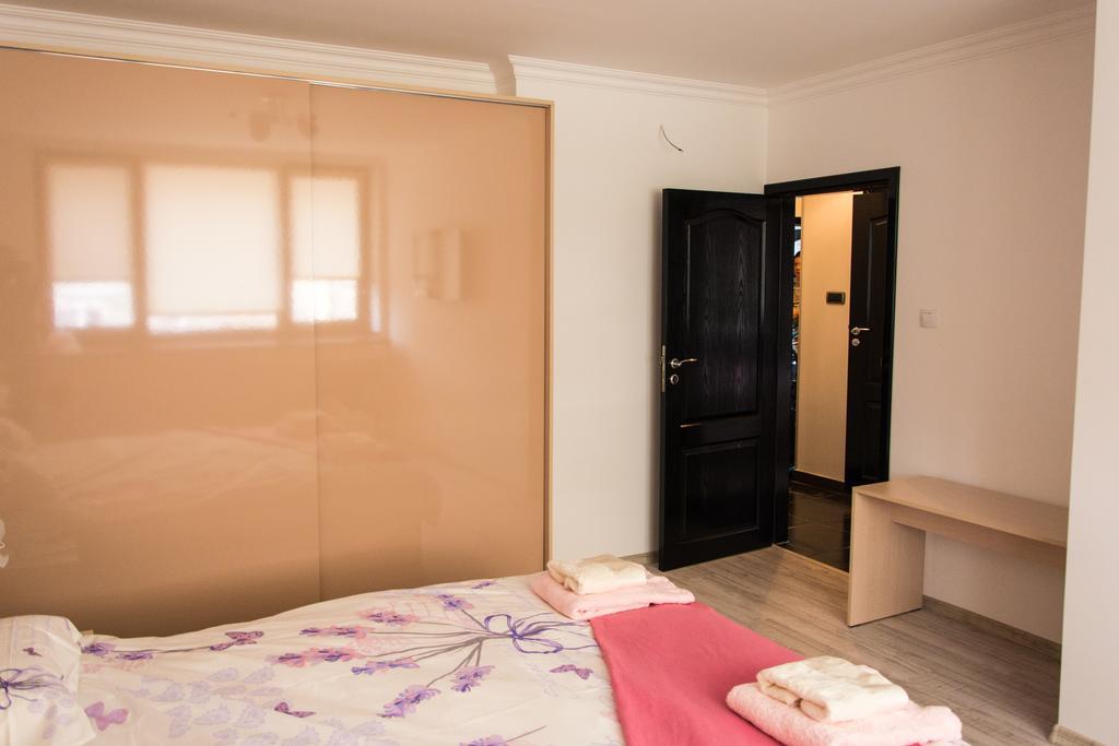 Silver Apartment Burgas Bagian luar foto